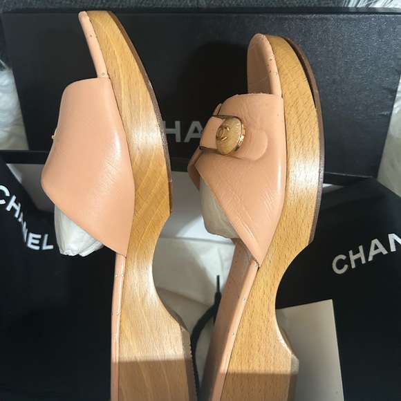 Chanel Vintage Leather and Wood Slides in Peach Color-size 7.5 - Picture 9 of 15